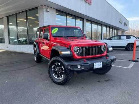 Used 2025 Jeep Wrangler Unlimited Rubicon AWD/4WD image 3