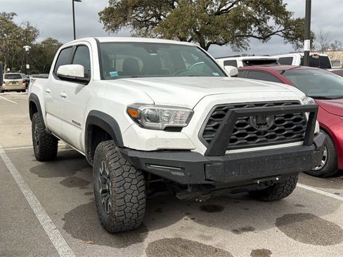 Used 2021 Toyota Tacoma TRD Off-Road image 3