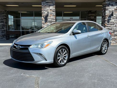 Used 2015 Toyota Camry XLE image 1