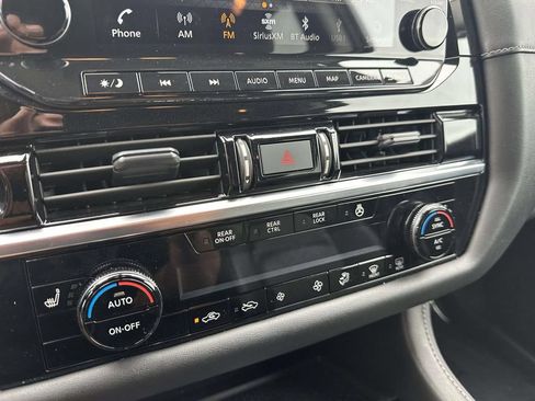 Used 2023 Nissan Pathfinder SL AWD/4WD image 25