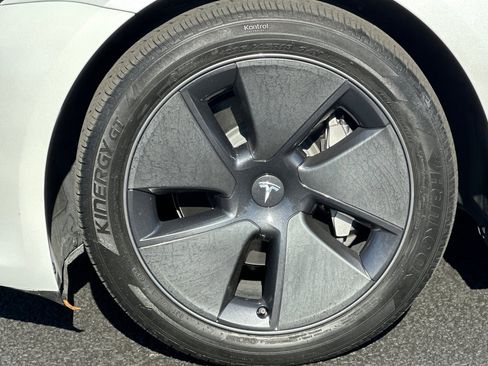 Used 2023 Tesla Model 3 Standard Range RWD image 10