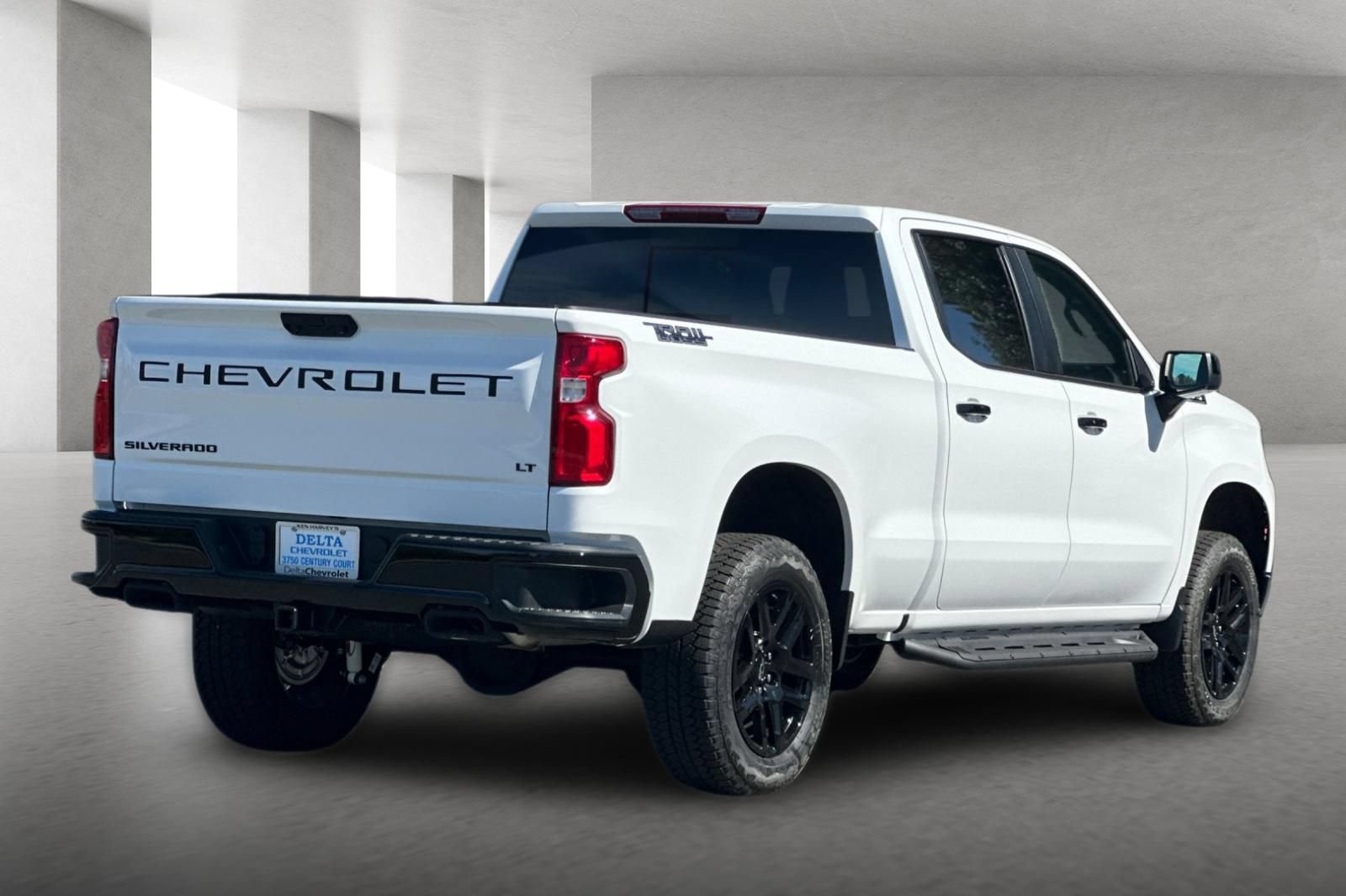 New 2026 Chevrolet Silverado 1500 LT Trail Boss w/ Dark Appearance Package AWD/4WD image 4