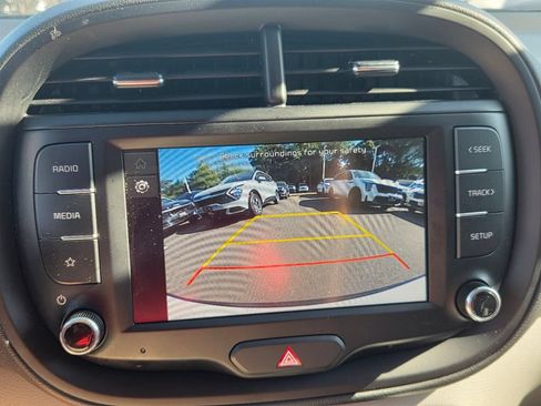 Used 2025 Kia Soul LX w/ LX Technology Package FWD image 19