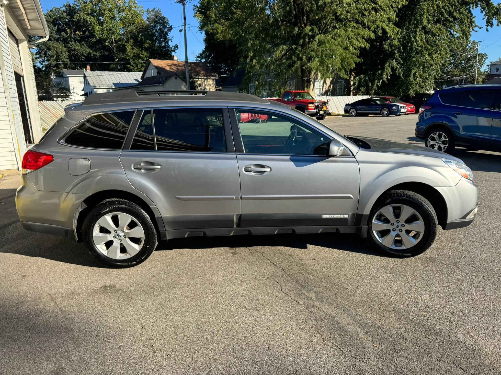 Used 2011 Subaru Outback 2.5i Limited AWD/4WD image 9