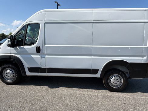 Used 2025 RAM ProMaster 2500 w/ Safety Group FWD image 11
