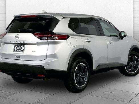 Used 2025 Nissan Rogue SV AWD/4WD image 13