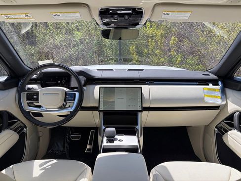 New 2026 Land Rover Range Rover Long Wheelbase SE AWD/4WD image 18