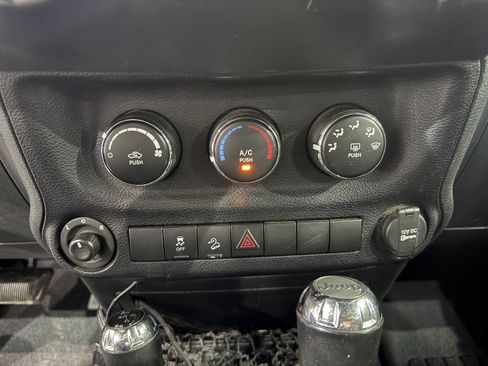 Used 2016 Jeep Wrangler Unlimited Sport w/ Quick Order Package 24S AWD/4WD image 17