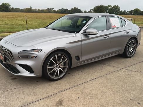 Used 2024 Genesis G70 2.5T RWD image 4