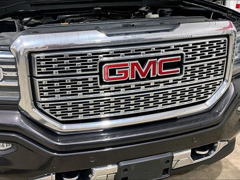 Used 2016 GMC Sierra 1500 Denali w/ Denali Ultimate Package AWD/4WD image 27