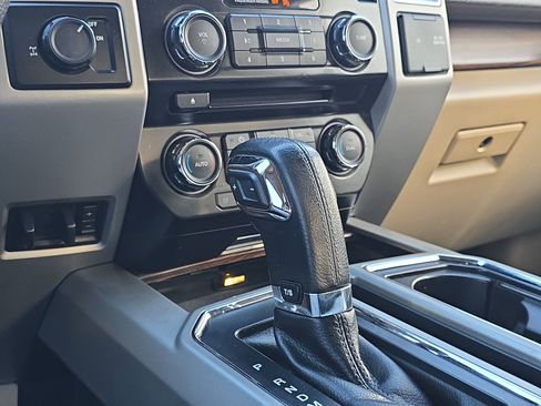 Used 2015 Ford F150 Lariat image 20