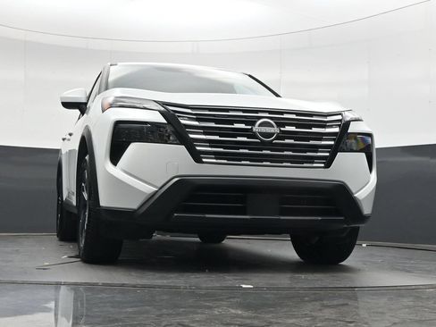 Used 2025 Nissan Rogue SV FWD image 39