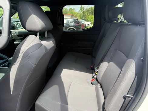 Used 2025 Toyota Tacoma SR5 AWD/4WD image 17