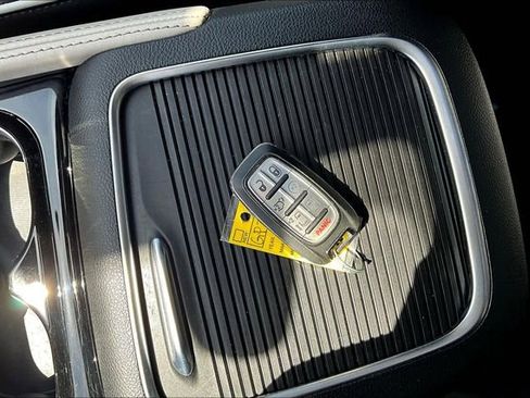 Used 2023 Chrysler Pacifica Limited image 37