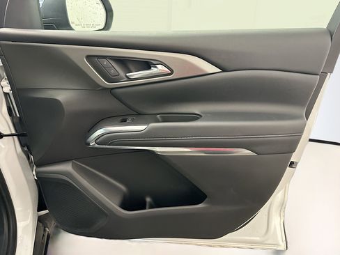Used 2025 Chevrolet Traverse LT image 35