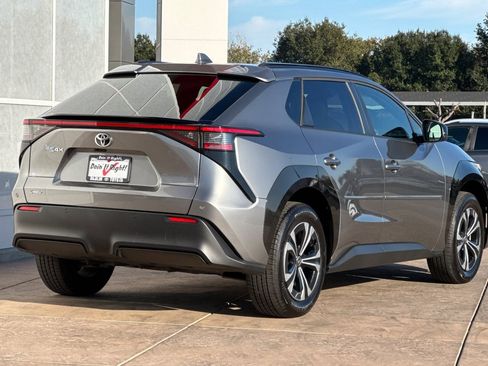 Certified 2025 Toyota bZ4X FWD image 4