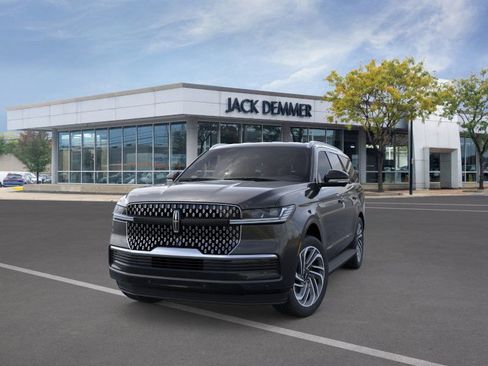 New 2026 Lincoln Navigator Premiere image 2