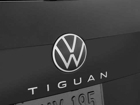 Used 2022 Volkswagen Tiguan SE R-Line FWD image 60