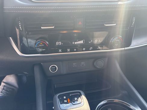 Used 2021 Nissan Rogue SV image 15