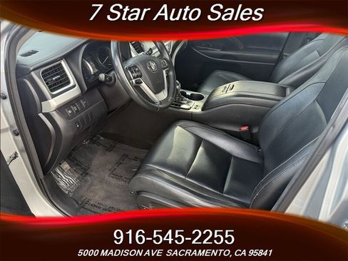 Used 2017 Toyota Highlander XLE image 7