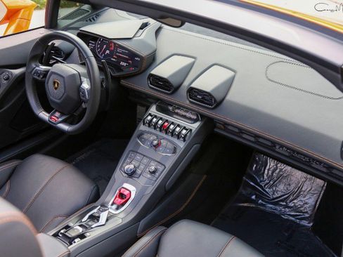 Used 2016 Lamborghini Huracan LP 610-4 image 4