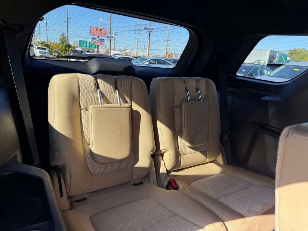 Used 2017 Ford Explorer XLT FWD image 25