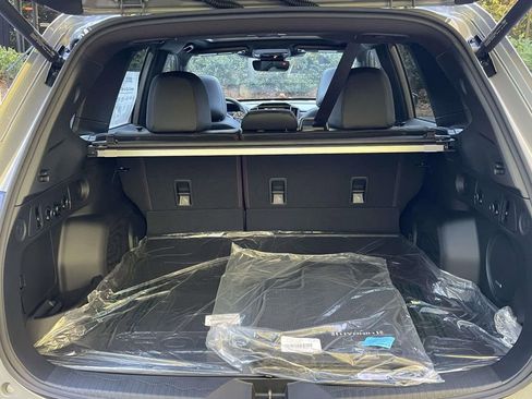 Used 2025 Subaru Forester Limited w/ Popular Package image 10