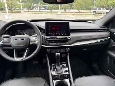 Used 2025 Jeep Compass Trailhawk AWD/4WD image 26