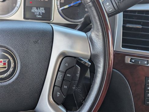 Used 2010 Cadillac Escalade ESV Premium image 27