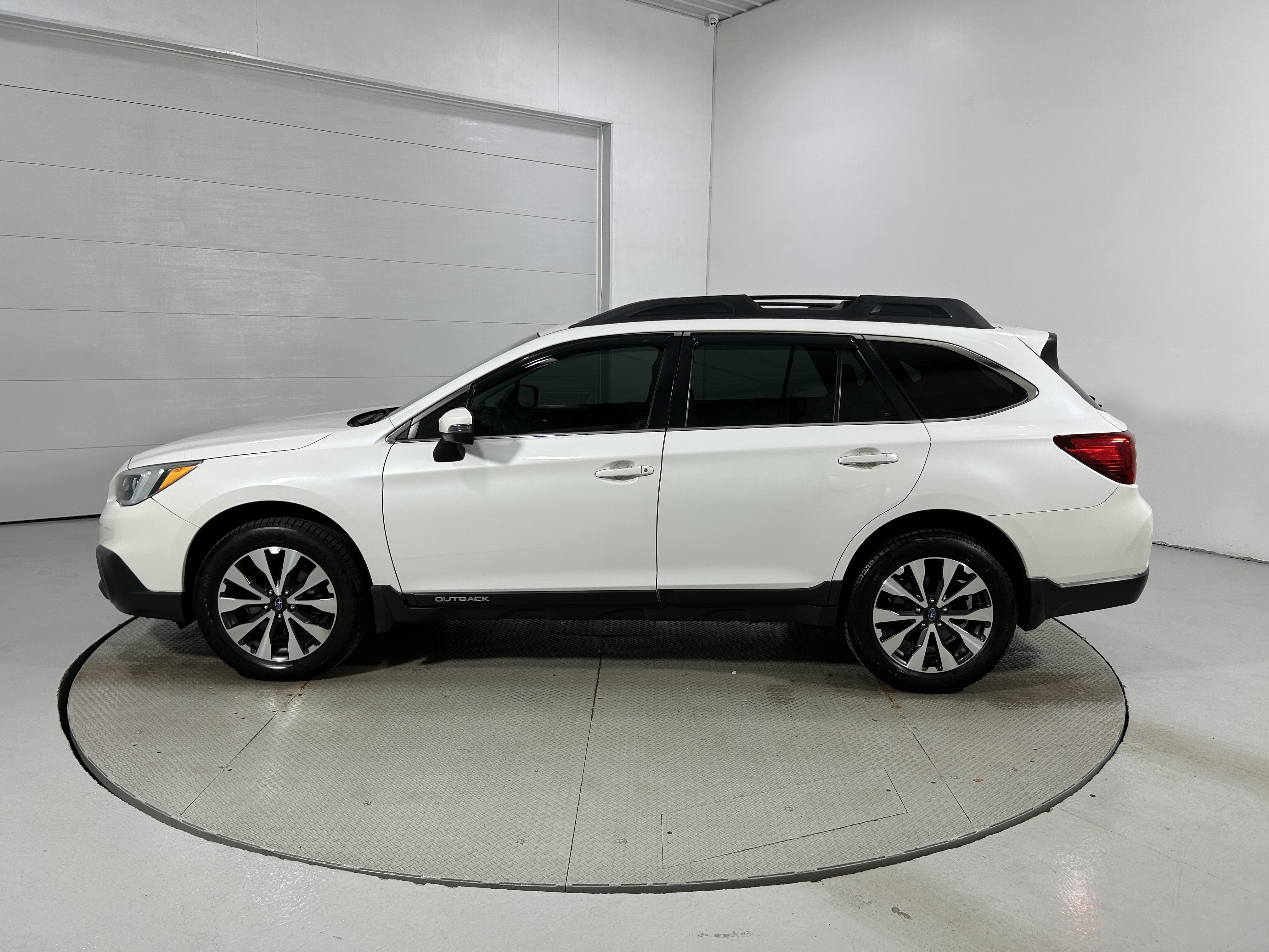 Used 2017 Subaru Outback 2.5i Limited AWD/4WD image 21