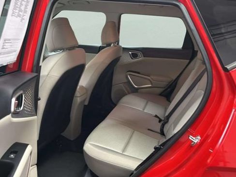 Used 2025 Kia Soul LX FWD image 19