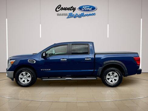 Used 2017 Nissan Titan SV AWD/4WD image 3
