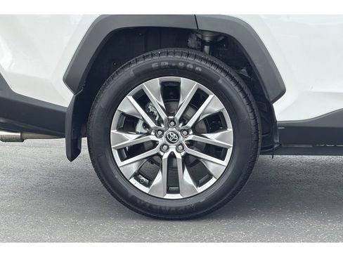 Used 2020 Toyota RAV4 XLE Premium AWD/4WD image 32