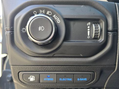 Used 2025 Jeep Wrangler Unlimited Sahara w/ Safety Group image 36