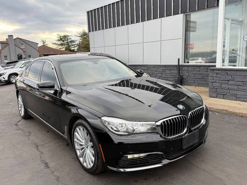 Used 2016 BMW 740i image 9