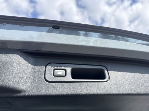 Used 2025 Honda Pilot Black Edition image 47