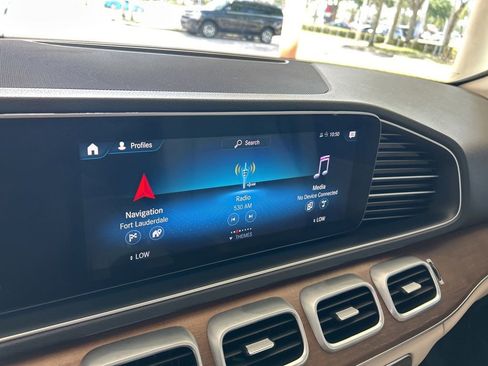 Used 2022 Mercedes-Benz GLE 450 4MATIC w/ AMG Line Exterior image 10