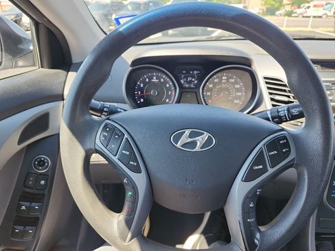 Used 2015 Hyundai Elantra SE w/ Option Group 02 FWD image 19