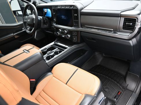 Used 2024 Ford F350 Platinum w/ FX4 Off-Road Package image 42