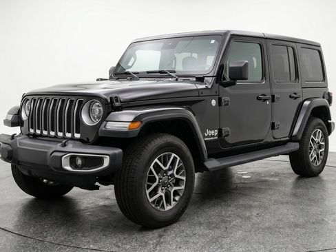 Used 2025 Jeep Wrangler Sahara AWD/4WD image 3