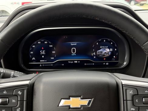 Used 2023 Chevrolet Suburban Premier AWD/4WD image 32
