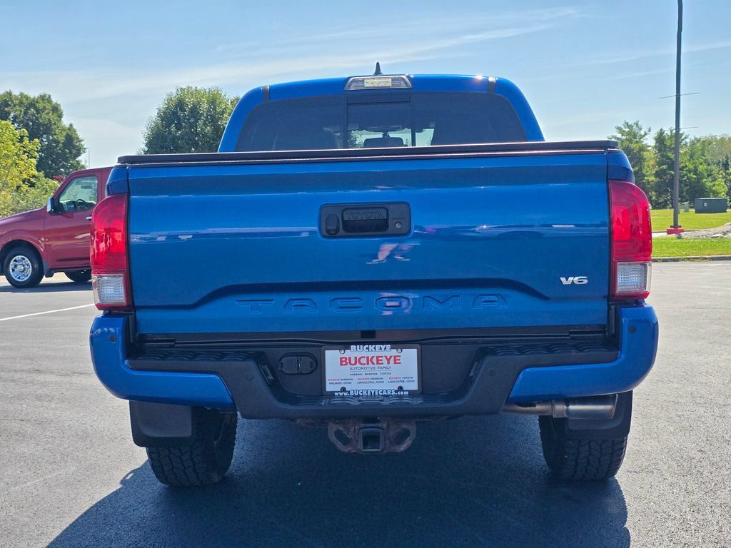 Used 2017 Toyota Tacoma TRD Off-Road AWD/4WD image 7