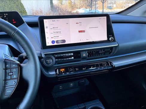 Used 2025 Toyota Prius XLE image 7