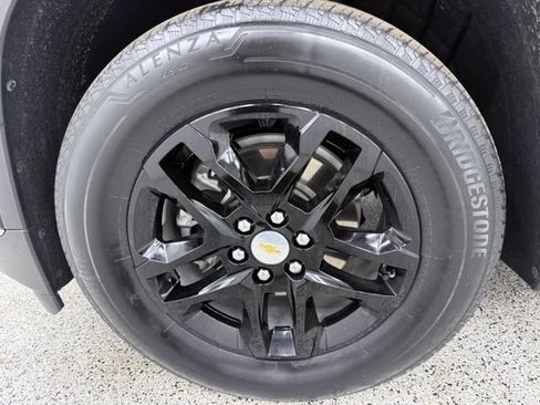 Used 2021 Chevrolet Traverse LT FWD image 14