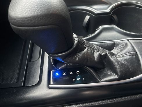 Used 2018 Toyota Camry LE image 21