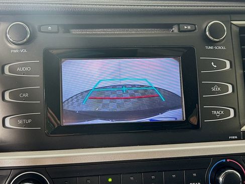 Used 2019 Toyota Highlander LE image 13