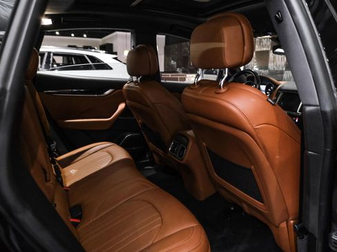 Used 2018 Maserati Levante GranLusso AWD/4WD image 35