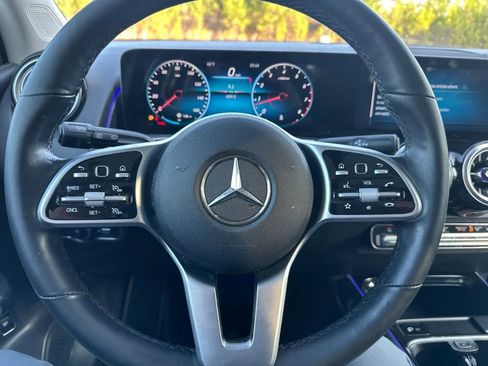 Certified 2022 Mercedes-Benz GLB 250 4MATIC image 19