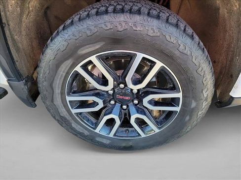 Used 2025 GMC Sierra 1500 AT4 w/ AT4 Premium Package AWD/4WD image 8
