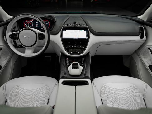 Used 2023 Aston Martin DBX AWD/4WD image 41